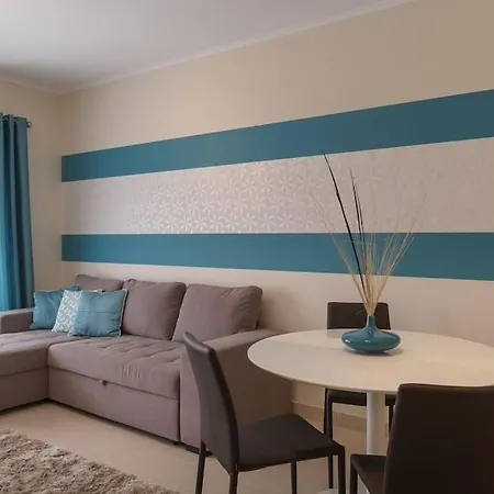 New !! One Bedroom - Banda Musical Blue טאווירה